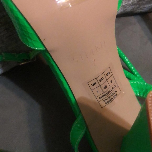 CARLA GREEN FAUX SNAKE PRINT SCULPTURED BLOCK HEELS. Size: UK 7, EU 40, US 9 - Picture 3 of 4